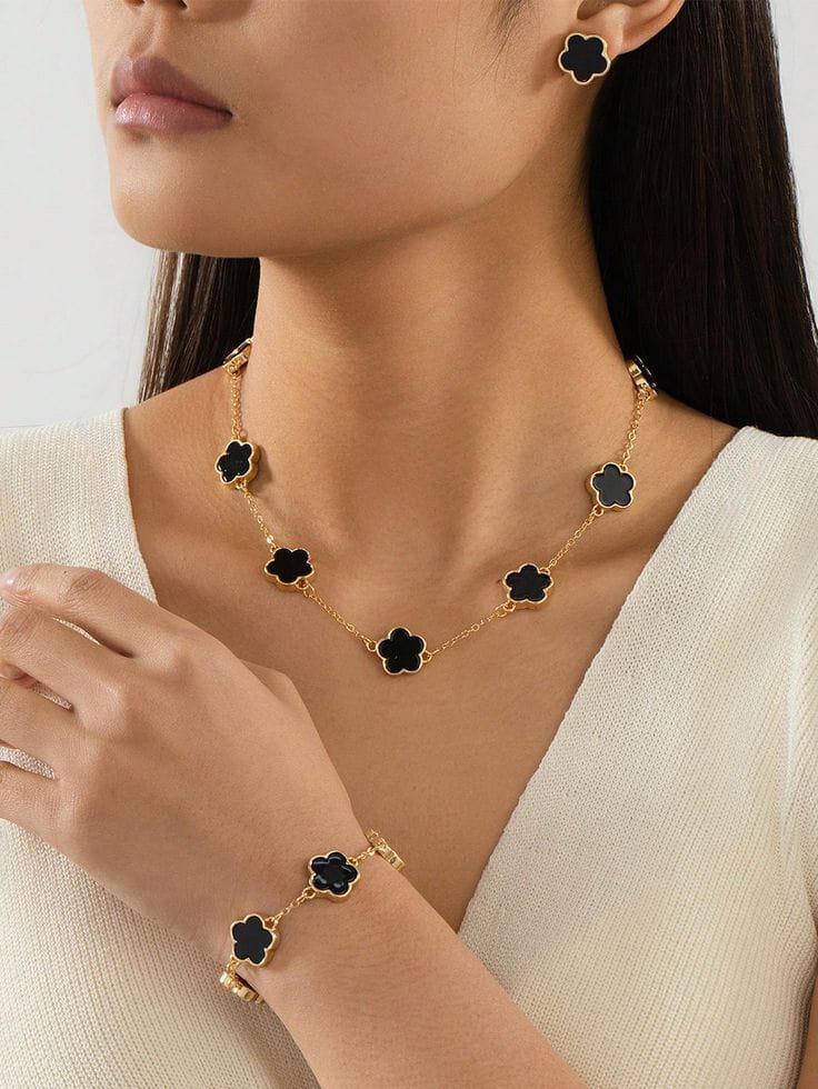 Vancleef Flower Necklace