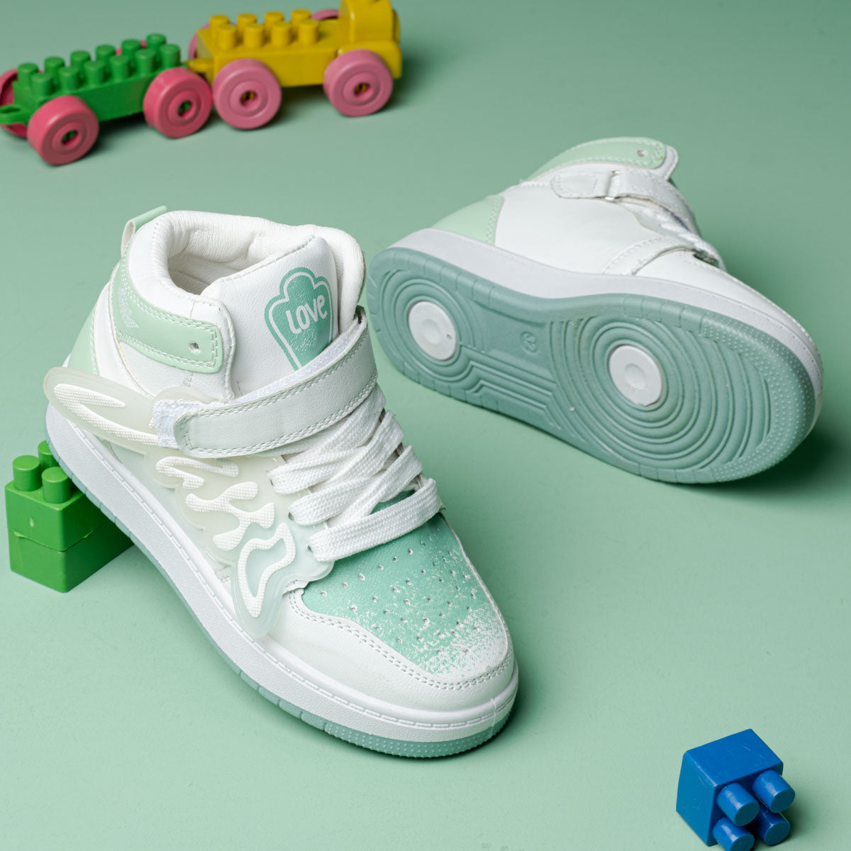 LOVE kids Sneakers