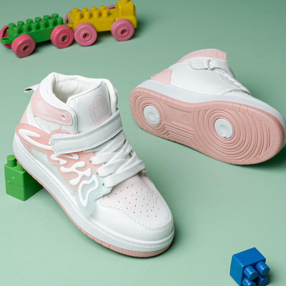 LOVE kids Sneakers