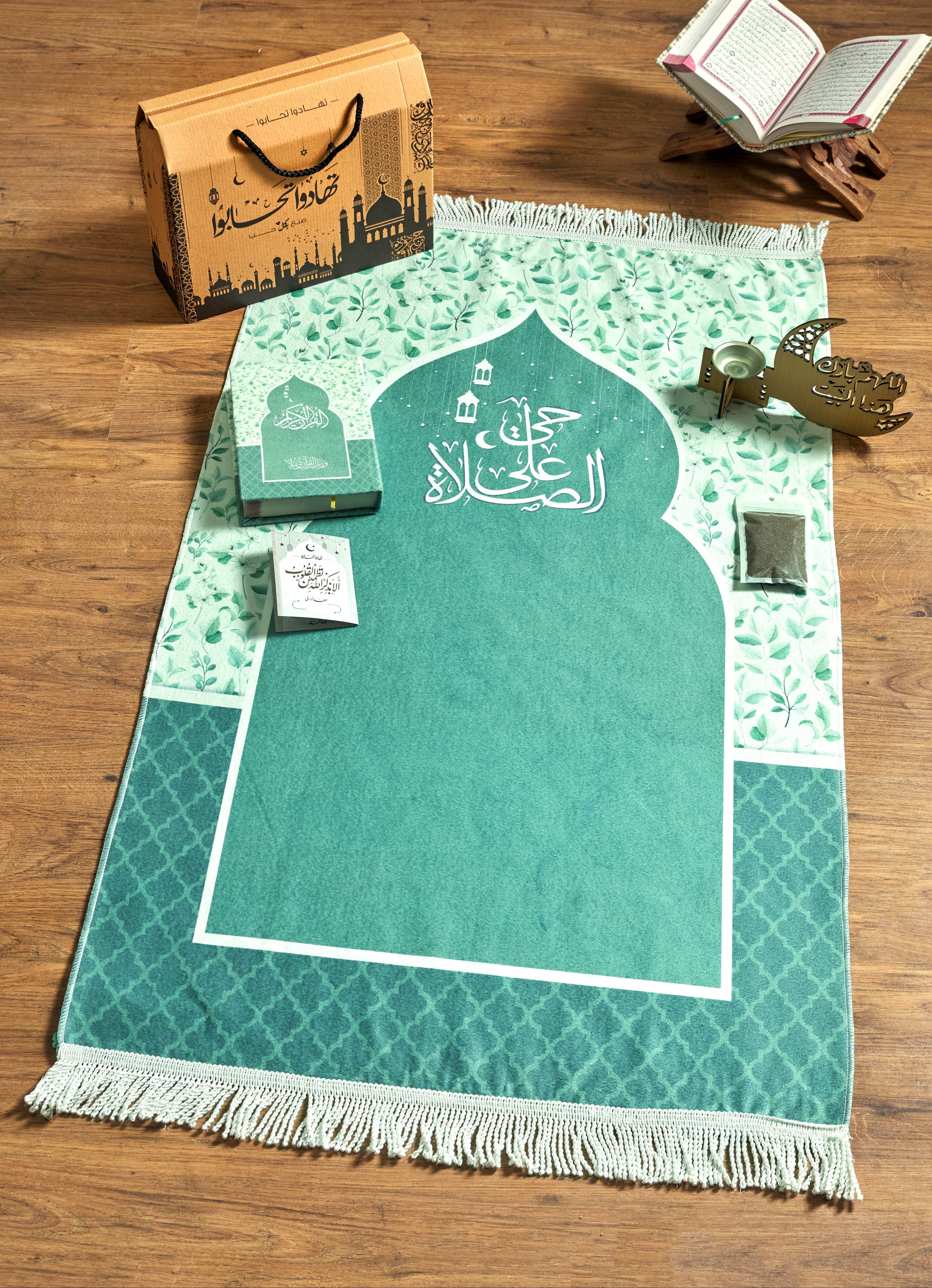 Ramadan Gift Box – Premium Velvet Set with Prayer Mat, Quran & Incense
