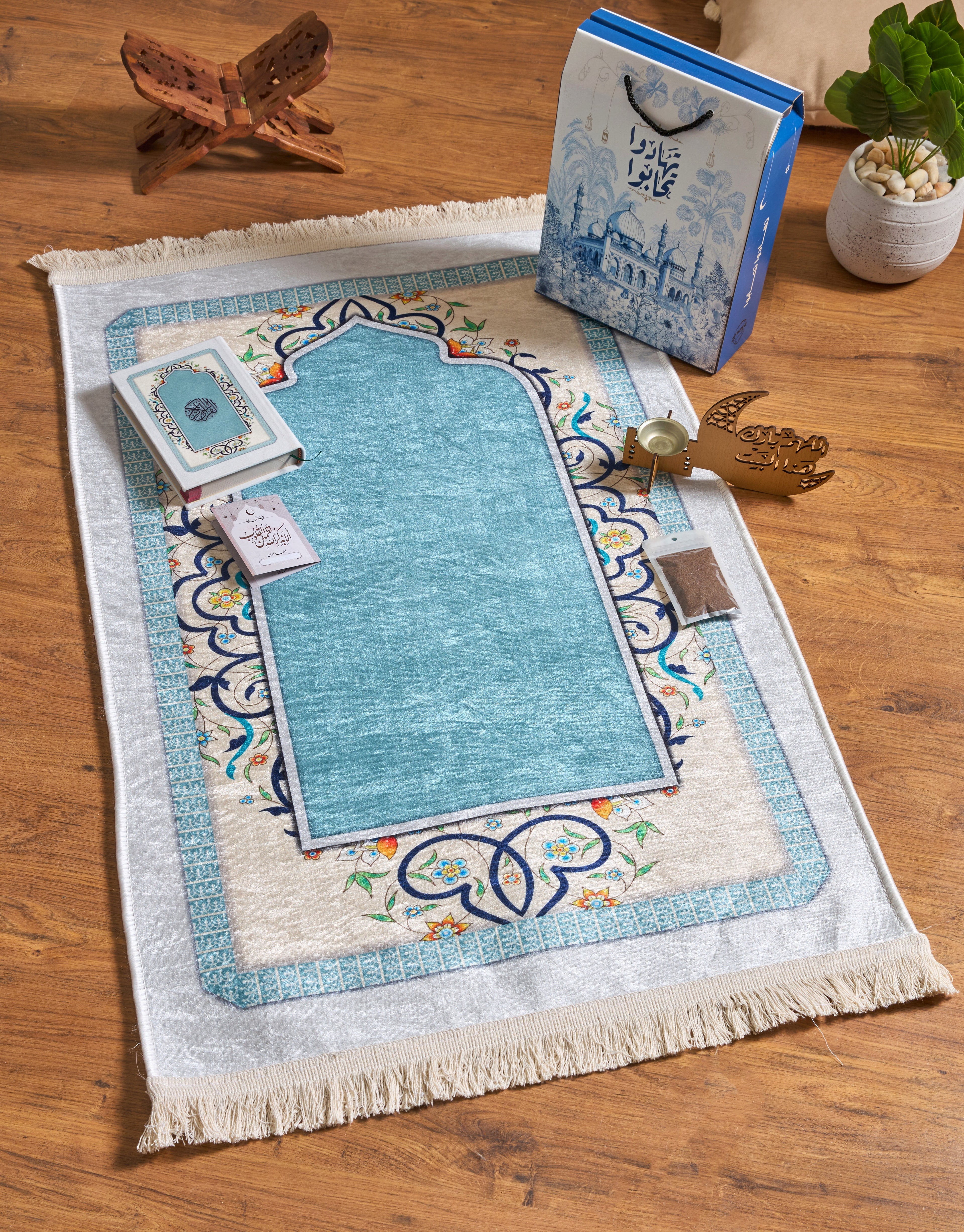 Ramadan gift Box – Premium Dots Set with Prayer Mat, Quran & azkar