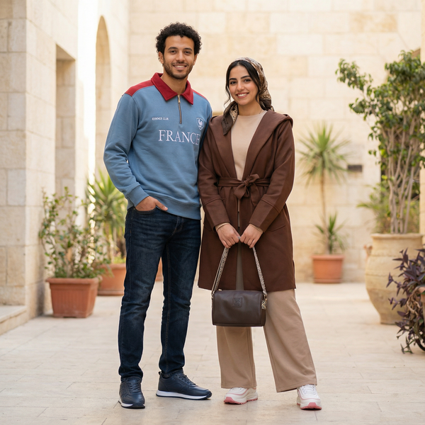 طلبنا مع بعض كوتشي وكارديجان ليا  وسويت شيرت ليه، بصراحة التجربة كانت ممتعة جدًا 😍 الخامة تقيلة ودافيه، والتفصيل أنيق زي براندات أوروبا. الألوان زي الصور بالظبط، والباكيدينج كان راقي جدًا.من أول لمسة حسينا إن في اهتمام بالتفاصيل،وحقيقي هنطلب تاني